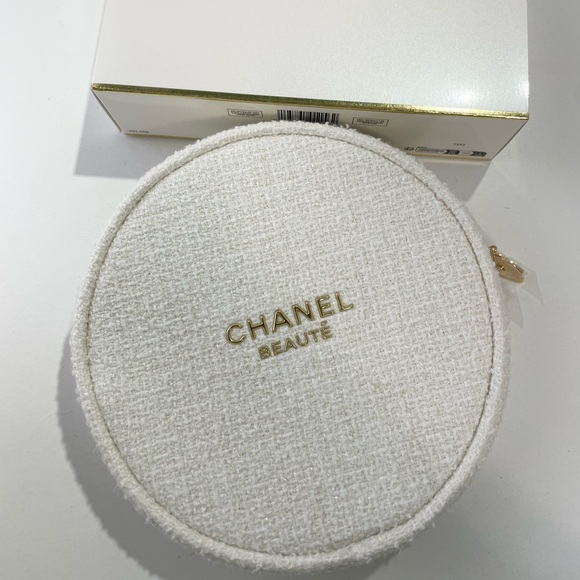 Chanel cosmetic bag - Picture 7 of 12